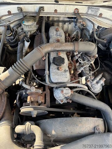 Pojazd do odzyskiwania danych Toyota LANDCRUISER **RECOVERY TRUCK-WINCH**