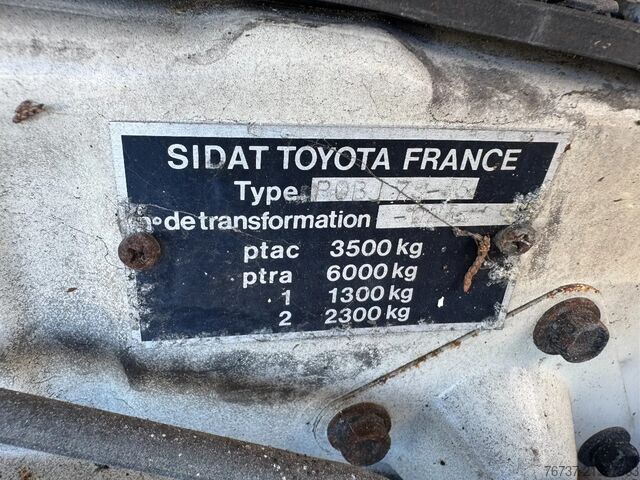 Pojazd do odzyskiwania danych Toyota LANDCRUISER **RECOVERY TRUCK-WINCH**