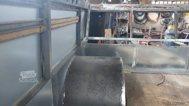 Minibus MERCEDES-BENZ Vorgänger Sprinter O 319 Samba mit Faltdach AC