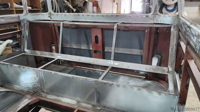 Minibus MERCEDES-BENZ Vorgänger Sprinter O 319 Samba mit Faltdach AC