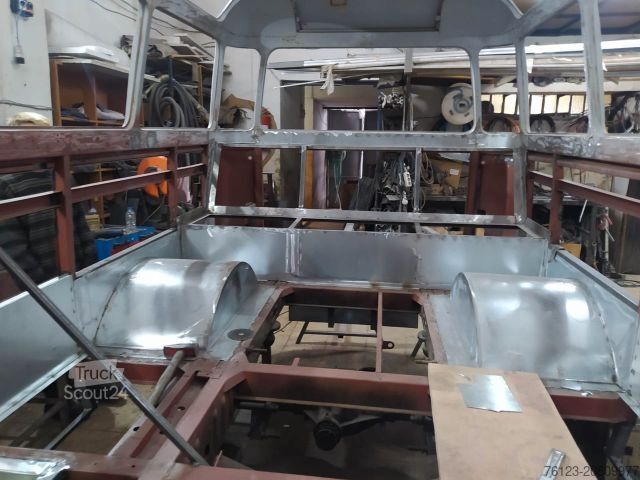 Minibus MERCEDES-BENZ Vorgänger Sprinter O 319 Samba mit Faltdach AC