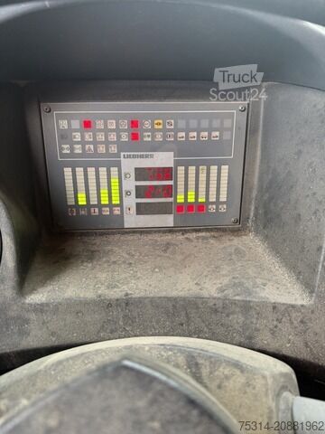 Tovorna dvigalka na tovornjaku liebherr LTM 1080/1