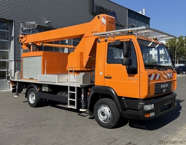 Uz kravas automobiļa uzstādīta darba platforma man LE 8.140 Hubarbeitsbühne WUMAG WT 220