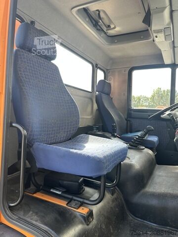 Uz kravas automobiļa uzstādīta darba platforma man LE 8.140 Hubarbeitsbühne WUMAG WT 220