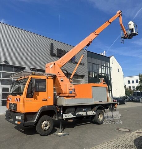 Uz kravas automobiļa uzstādīta darba platforma man MAN LE 8.140 Hubarbeitsbühne WUMAG WT 220