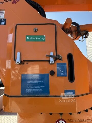 Uz kravas automobiļa uzstādīta darba platforma man MAN LE 8.140 Hubarbeitsbühne WUMAG WT 220