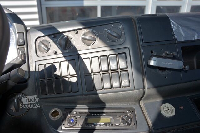 Automobilis ar plakanu platformu man TGA 18.350 Kran Palfinger PK12001 L Palettenzange