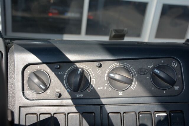 Automobilis ar plakanu platformu man TGA 18.350 Kran Palfinger PK12001 L Palettenzange