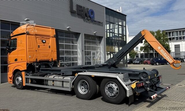 Tovornjak s kavljem za kontejnerje mercedes-benz Actros 2545 6x2 HU neu