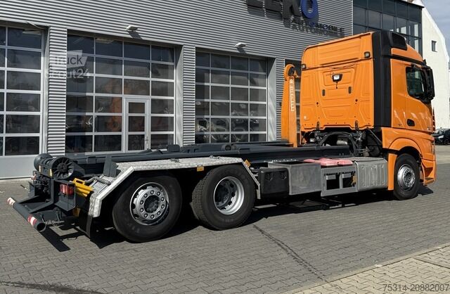 Tovornjak s kavljem za kontejnerje mercedes-benz Actros 2545 6x2 HU neu