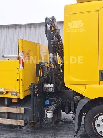 Camion équipé d'une grue RENAULT MIDLUM 220 DXI HIAB KRAN TÜV07/2026