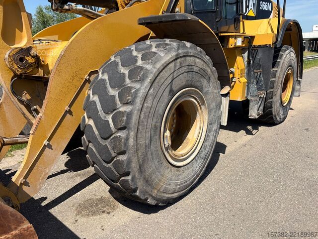 Chargeuse Caterpillar 966M