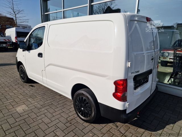Fourgon tôlé NISSAN NV200 /Evalia Kasten /Klima/1.Hand/Allwr+Sommer
