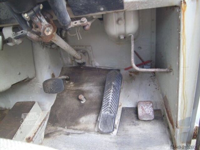 Camion-benne tricar Saurer V5 4x2 Saurer V5 4x2