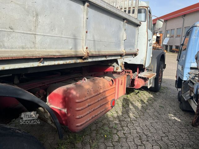 Camion-benne tricar Saurer V5 4x2 Saurer V5 4x2
