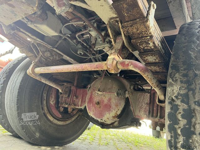Camion-benne tricar Saurer V5 4x2 Saurer V5 4x2