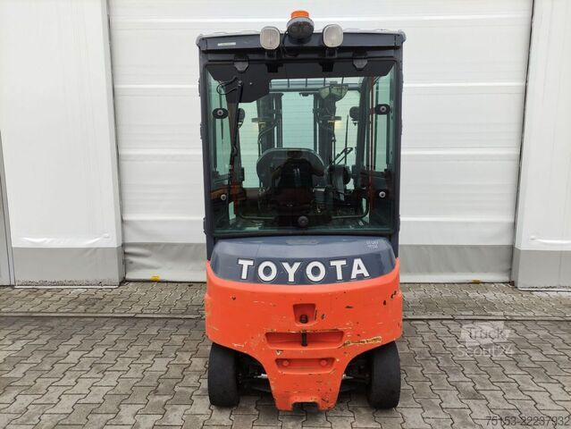 Elektryczny – 4 koła Toyota 8FBMKT25