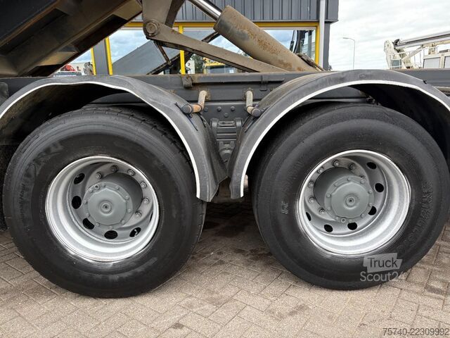 Kranbil Mercedes-Benz Axor 2633 + HIAB 122 B-2 + 6X4 + REMOTE + MANUAL