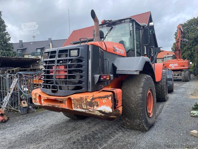 погрузчик с колёсным шасси Hitachi ZW250