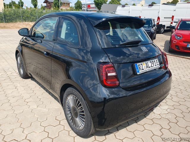 Фургон FIAT 500e - schwarz, klein, stark