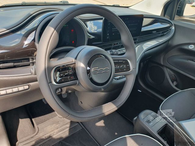 Фургон FIAT 500e - schwarz, klein, stark