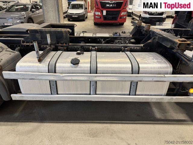 Gevaarlijke stoffen vrachtwagen MAN TGX 26.500 6X2-2 LL