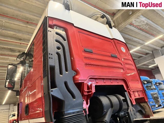 Gevaarlijke stoffen vrachtwagen MAN TGX 26.500 6X2-2 LL