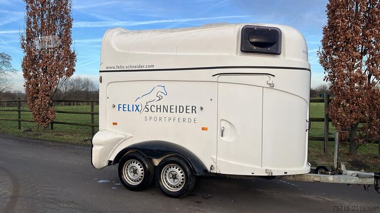 Horse transport trailer Pferdeanhänger Humbaur Pegasus