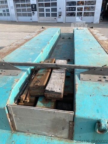 Tieflader-Sattelauflieger GOLDHOFER STHP-XLE 2+4 Pendelachsen Flachbett Trennstelle