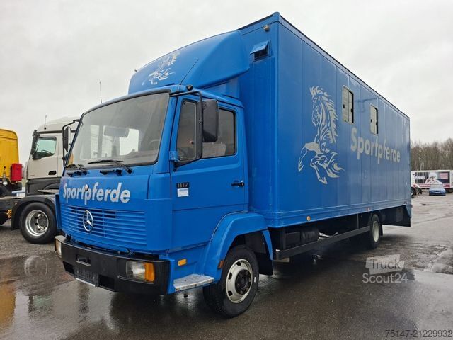 Gyvulių vežėjas MERCEDES-BENZ 817 L 4 Pferde Laderampe 3-Sitzer AHK