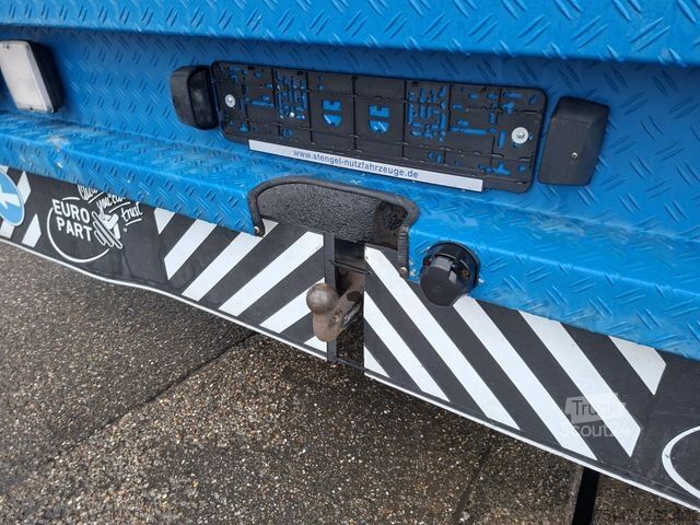 Gyvulių vežėjas MERCEDES-BENZ 817 L 4 Pferde Laderampe 3-Sitzer AHK