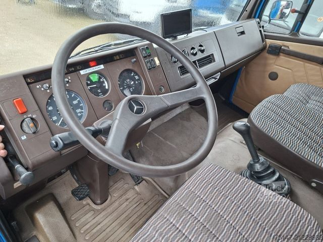 Gyvulių vežėjas MERCEDES-BENZ 817 L 4 Pferde Laderampe 3-Sitzer AHK