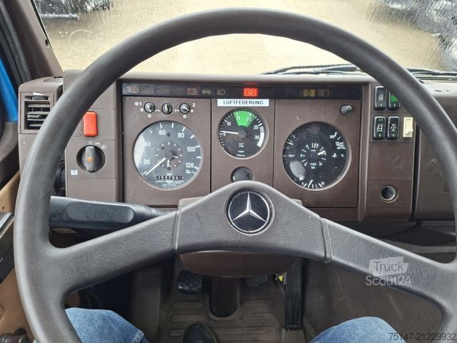 Gyvulių vežėjas MERCEDES-BENZ 817 L 4 Pferde Laderampe 3-Sitzer AHK