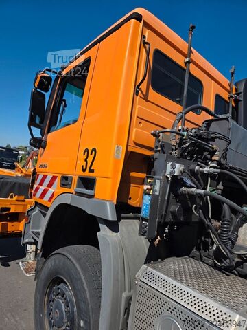 Drugo MERCEDES-BENZ Actros 2036 / 4x4 Allrad / kommunal Winterdienst