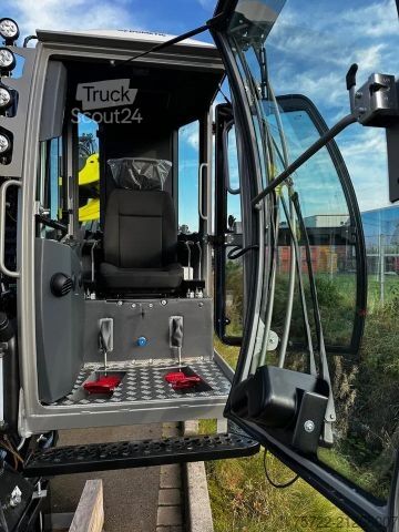 Transporter drewna PAVIC TajfunLIV Ladekrane (Generalimporteur)