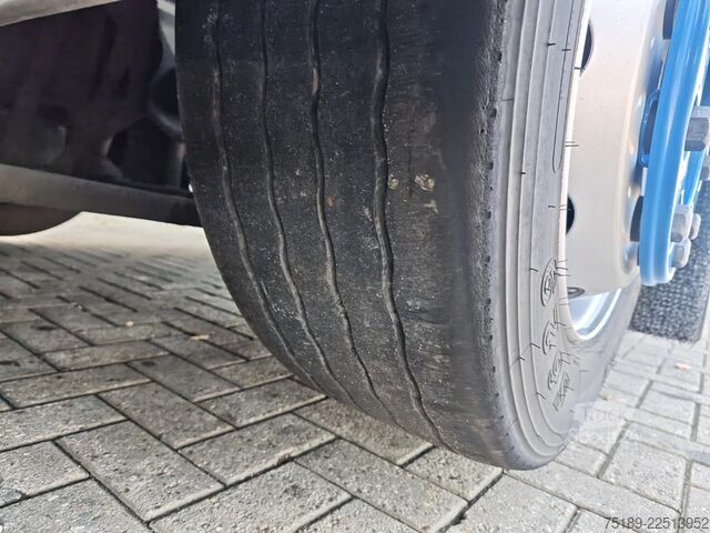 Automašīnu pārvadātājs furgons DAF XF 480 6x2 + FVG FS 4 Pieces!