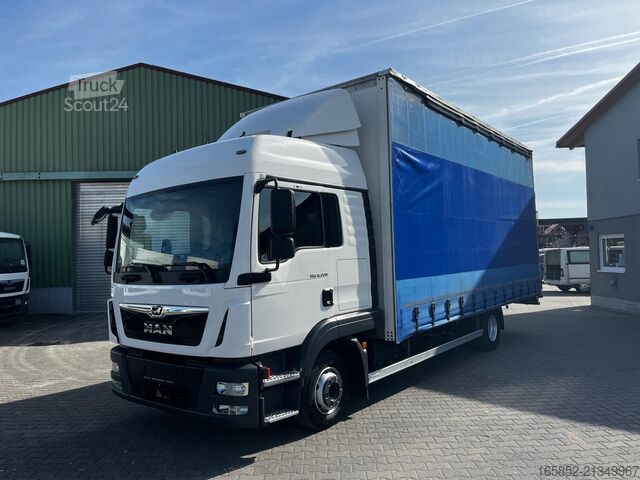 Függönyös MAN TGL 8.220