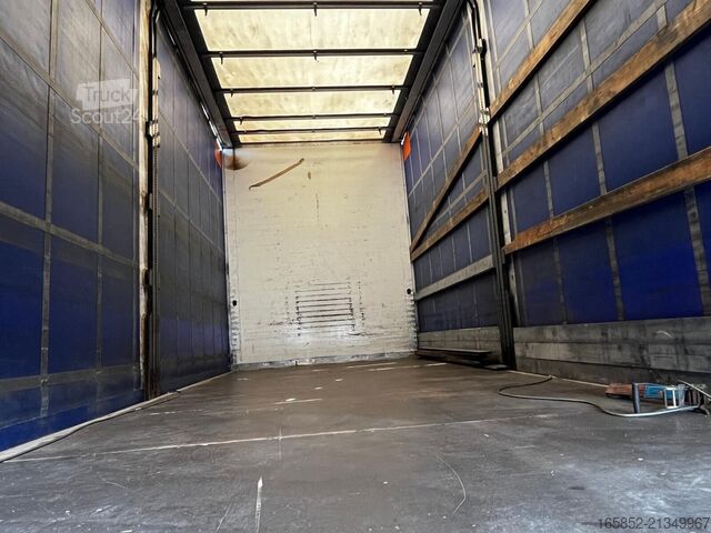 Függönyös MAN TGL 8.220