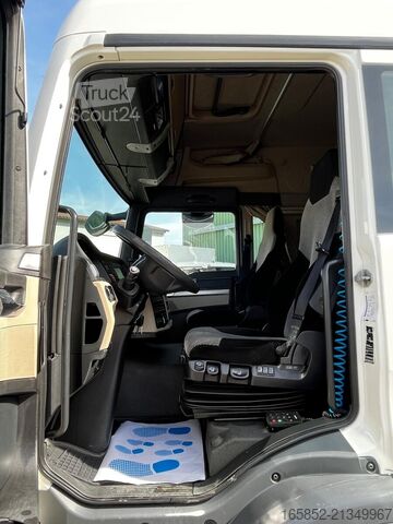 Függönyös MAN TGL 8.220