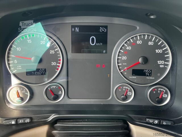 Függönyös MAN TGL 8.220