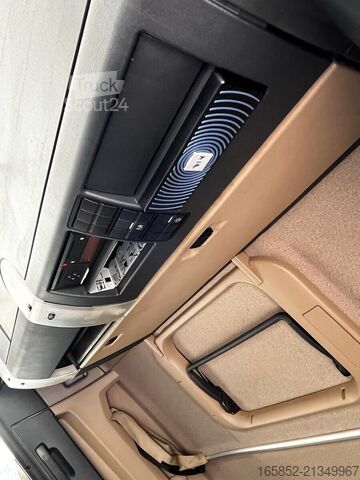 Függönyös MAN TGL 8.220