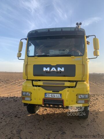 Lakóautó teherautó  