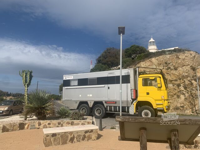 Lakóautó teherautó  