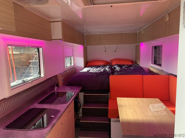 Lakóautó teherautó  