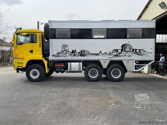 Lakóautó teherautó  