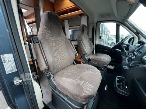 Kastenwagen Wohnmobil / Campervan Pössl D-Line Roadcruiser XL