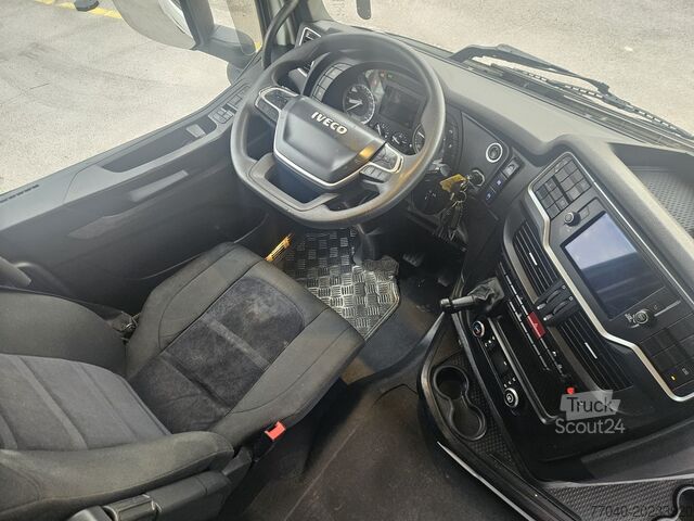 Tracteur routier standard Iveco SWAY 460
