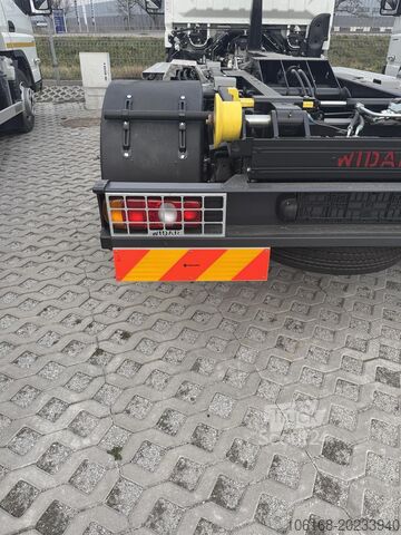 Benne basculante Fuso Canter 9C18 Abrollkipper - 63.990 Euro
