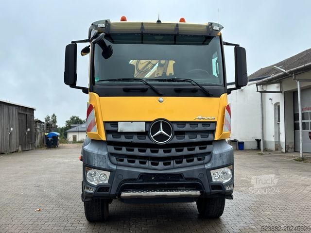 Camion ribaltabile trilaterale MERCEDES-BENZ Arocs 1848 4x4*FUNK*MKG HLK125*3x Ausschübe*TOP