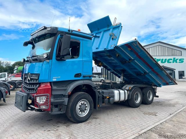 Tre-sidet tipbil MERCEDES-BENZ 2643 /6x6H ALLRAD/Meiller/Bordmatik/Schneeplatte